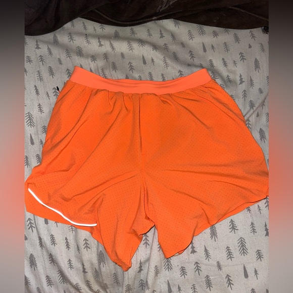 Lululemon Fast and Free LINED shorts 6” - Picture 3 of 3